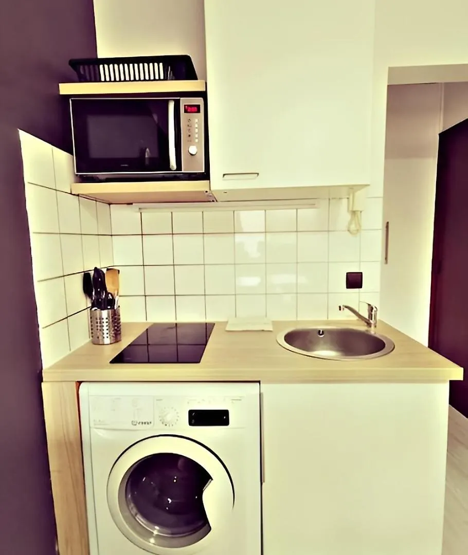Studio Villeurbanne 0*,